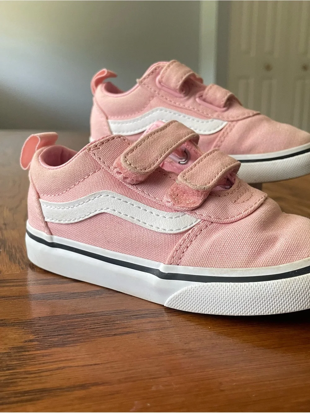 Vans Kids Low-Top Canvas Sneakers in Light Pink and White